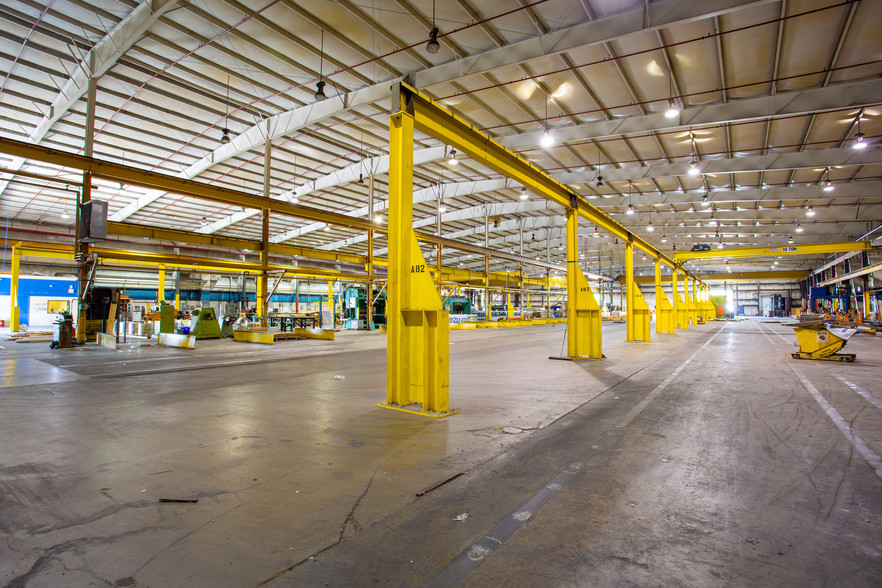 Steel warehouse building