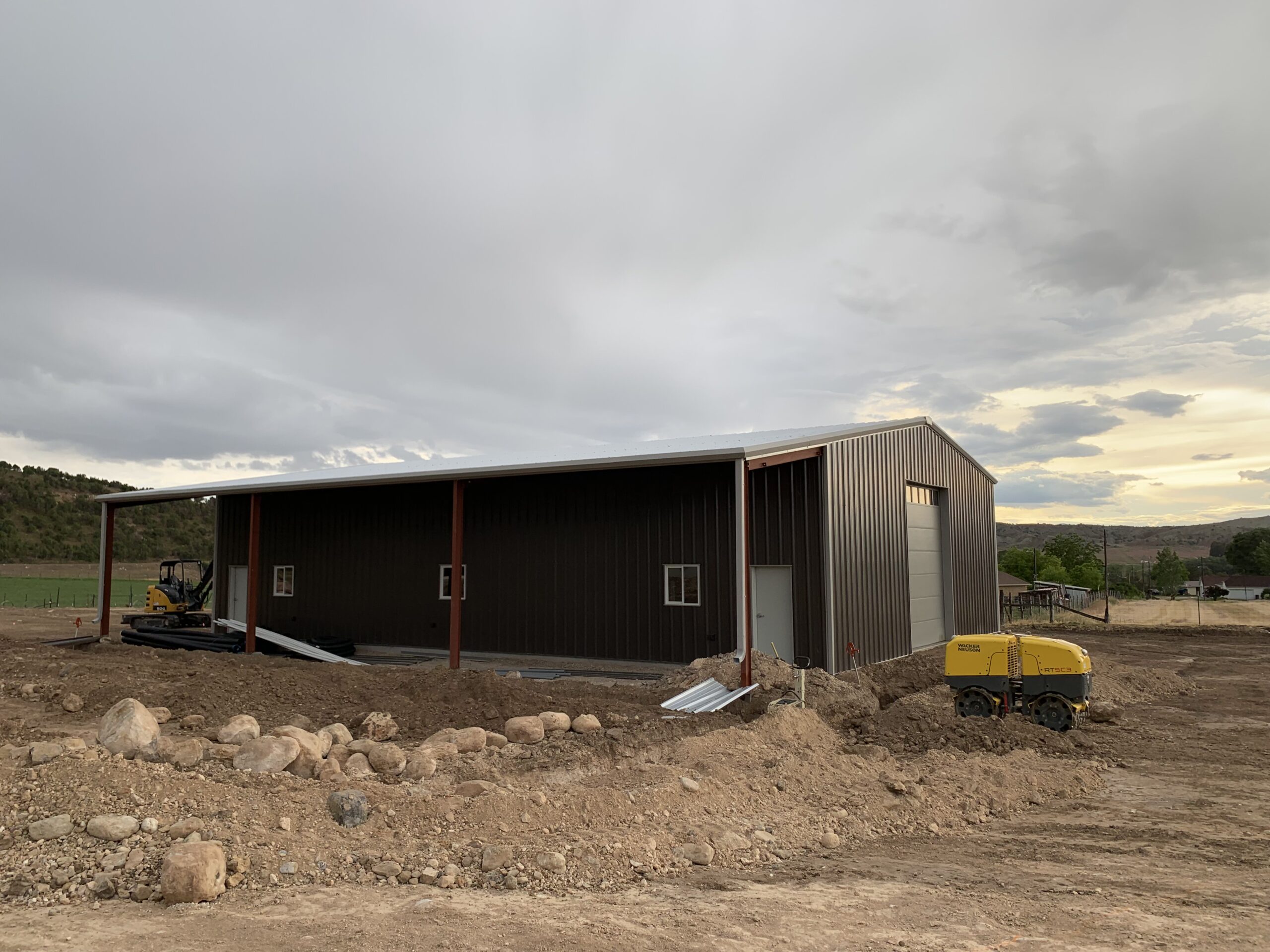 Steel agricultural outbuilding